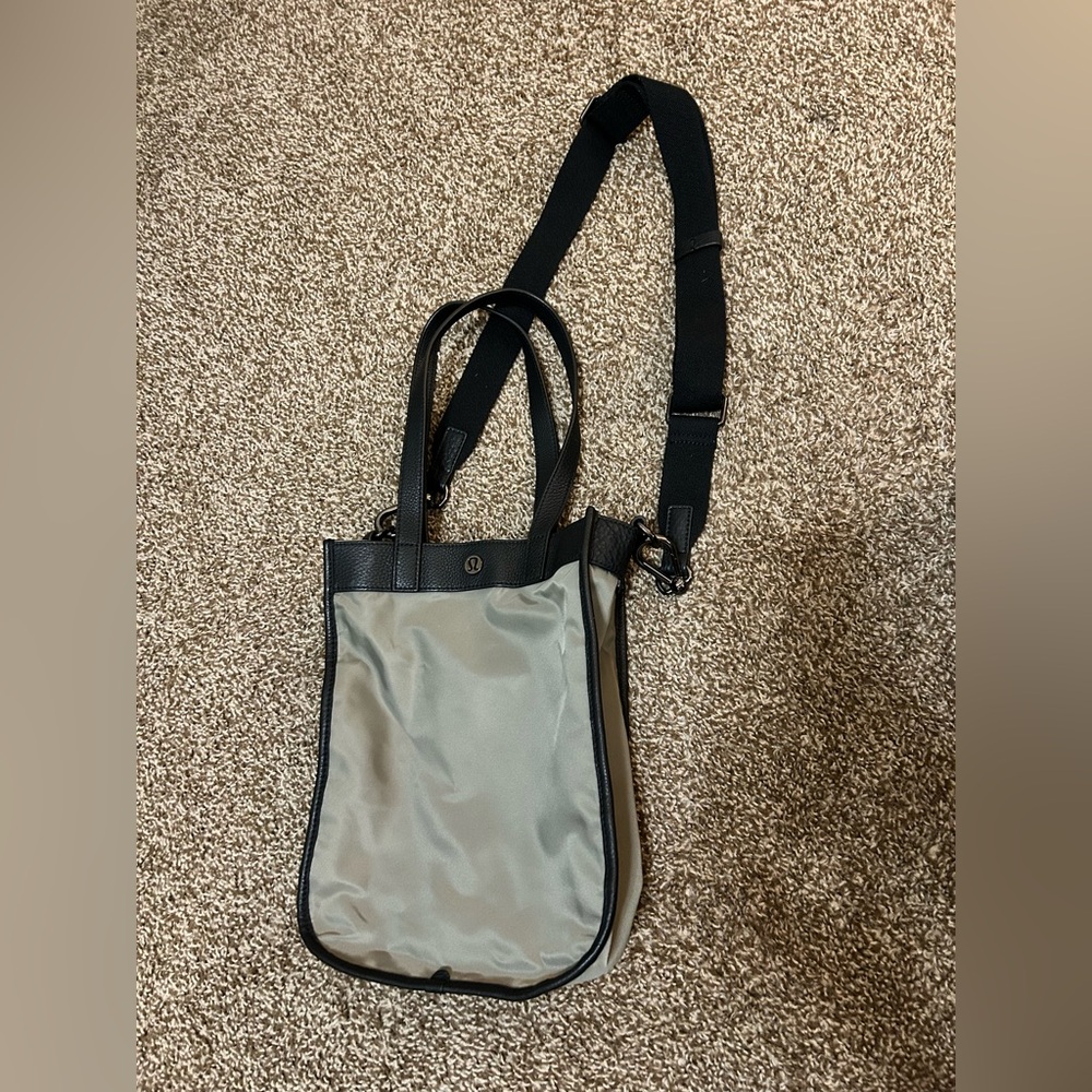 Lululemon Now and Always Tote Crossbody Bag Mini 8L Black / Tan, no longer sold!